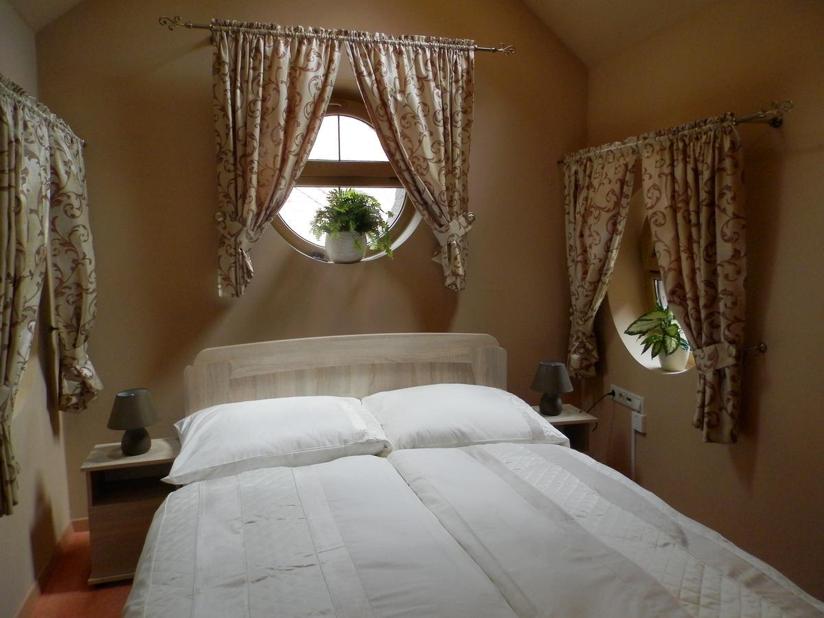 Nagyret Panzio Eger Bed & Breakfast Exterior photo